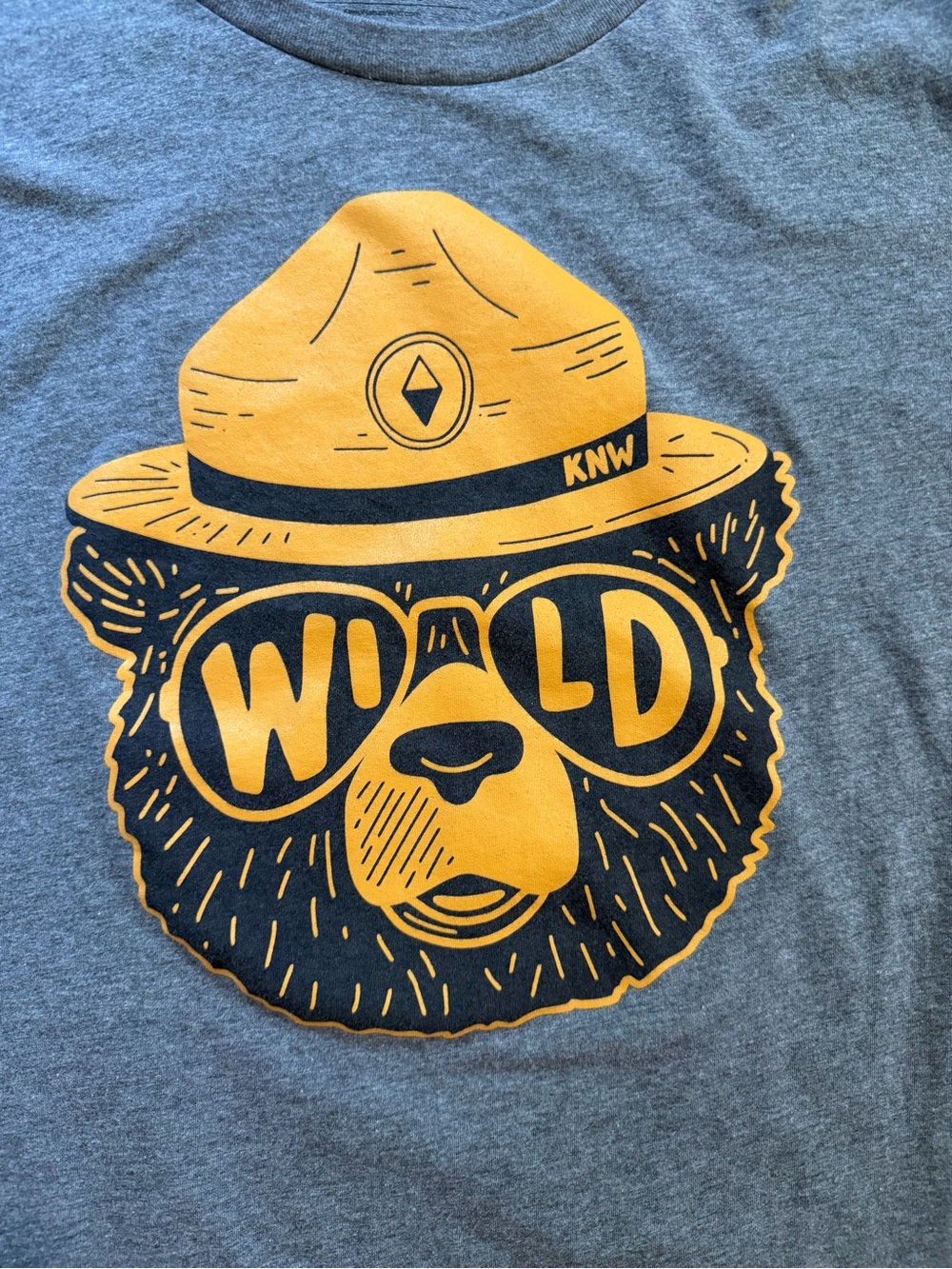 Keep nature wild long sleeve Gray Tee with Yellow Bear Graphic / men’s xl